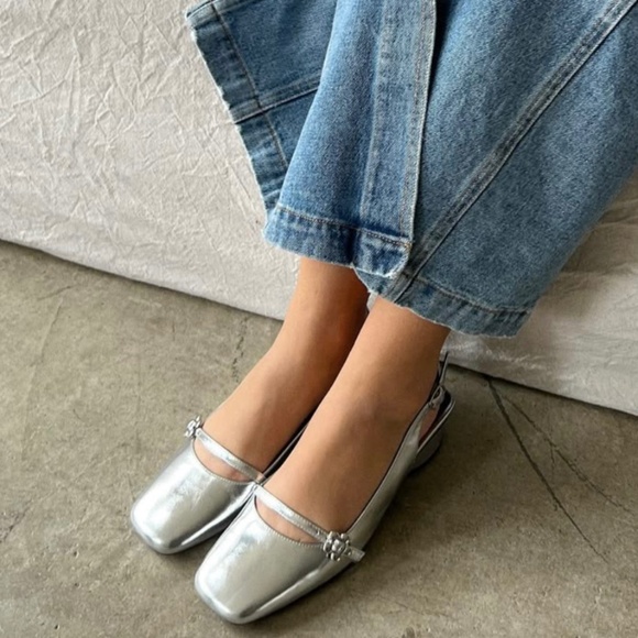 Lisa Says Gah Mackie Silver Heels - Picture 1 of 5